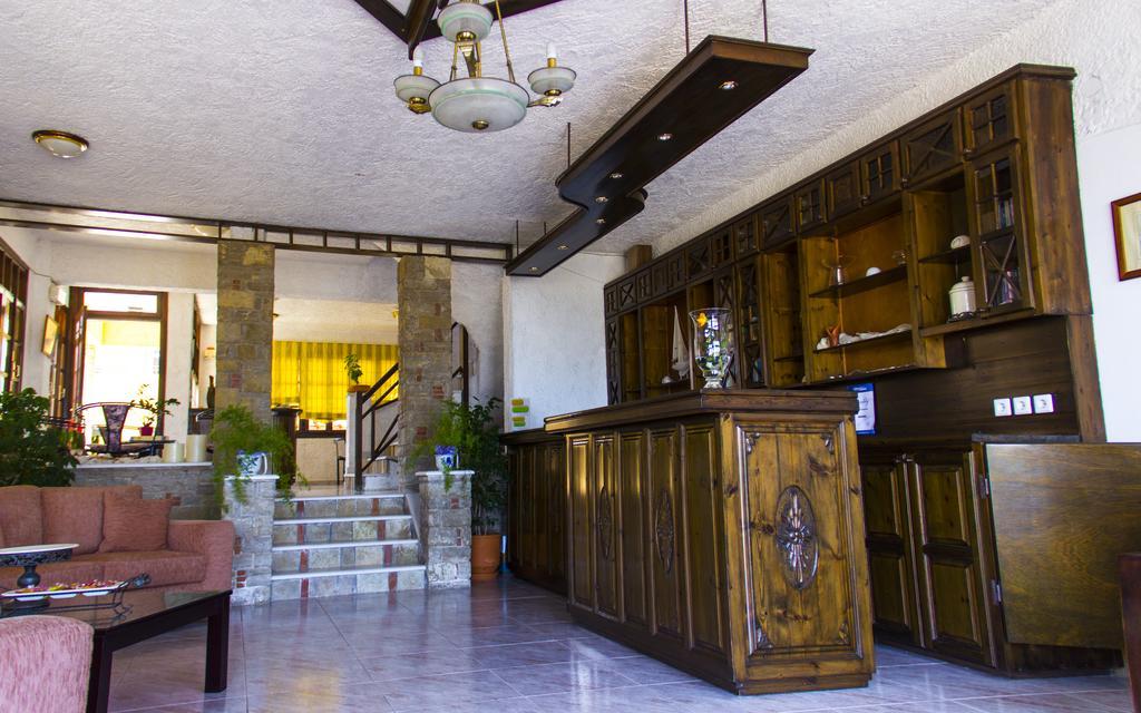 Hesperia Hotel Karlovassi Bagian luar foto