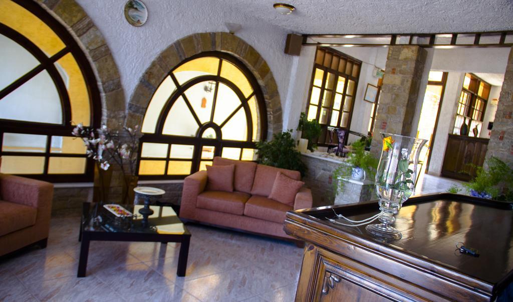 Hesperia Hotel Karlovassi Bagian luar foto