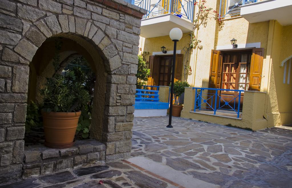 Hesperia Hotel Karlovassi Bagian luar foto
