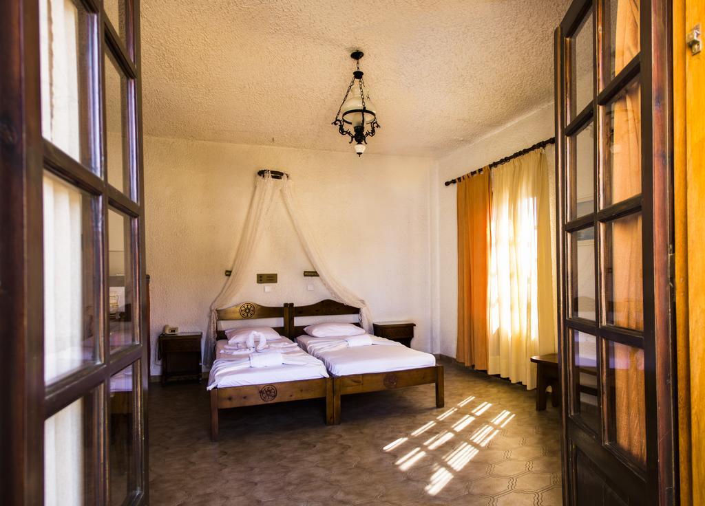Hesperia Hotel Karlovassi Bagian luar foto