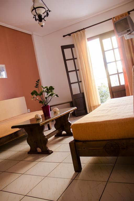 Hesperia Hotel Karlovassi Bagian luar foto