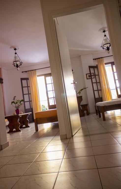 Hesperia Hotel Karlovassi Bagian luar foto