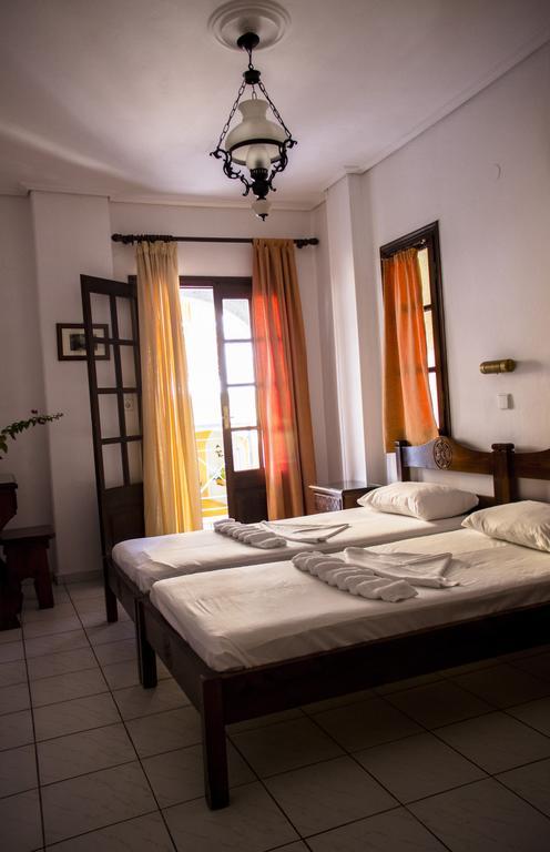 Hesperia Hotel Karlovassi Bagian luar foto
