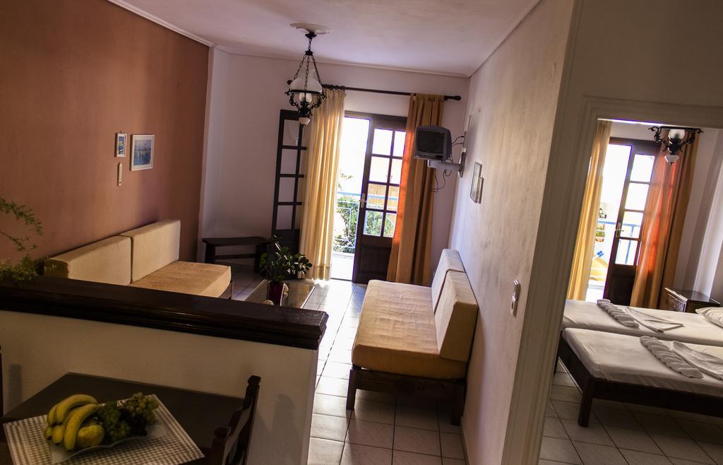 Hesperia Hotel Karlovassi Bagian luar foto