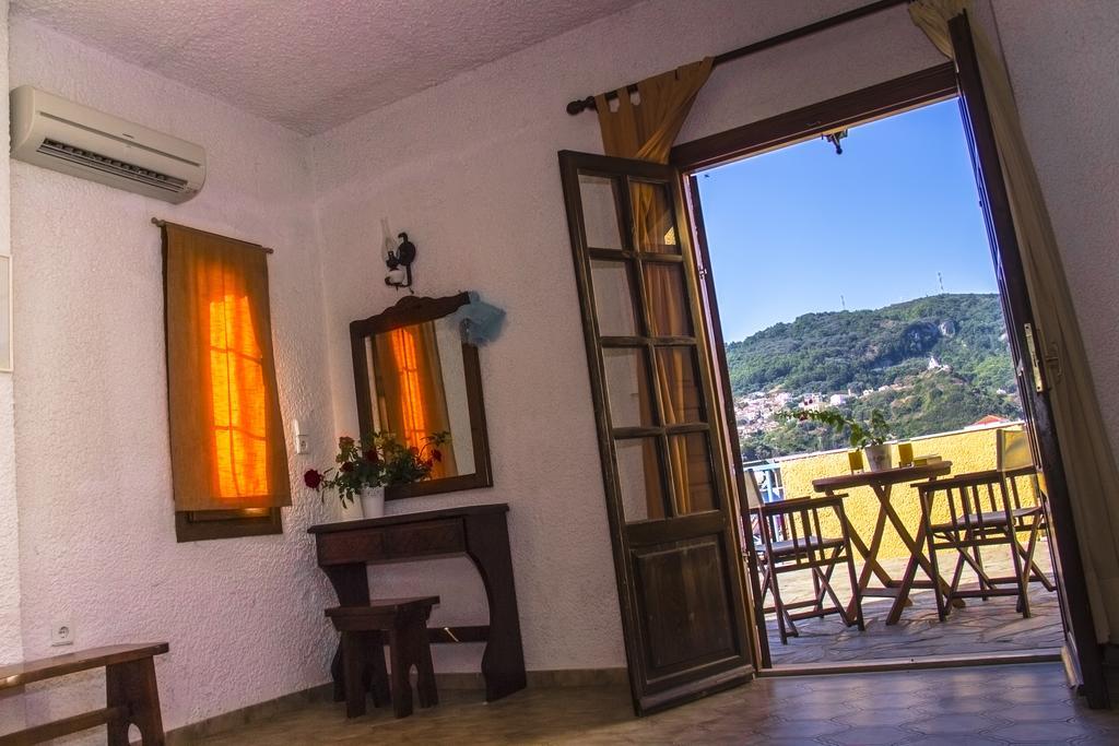 Hesperia Hotel Karlovassi Bagian luar foto
