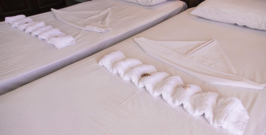Hesperia Hotel Karlovassi Bagian luar foto