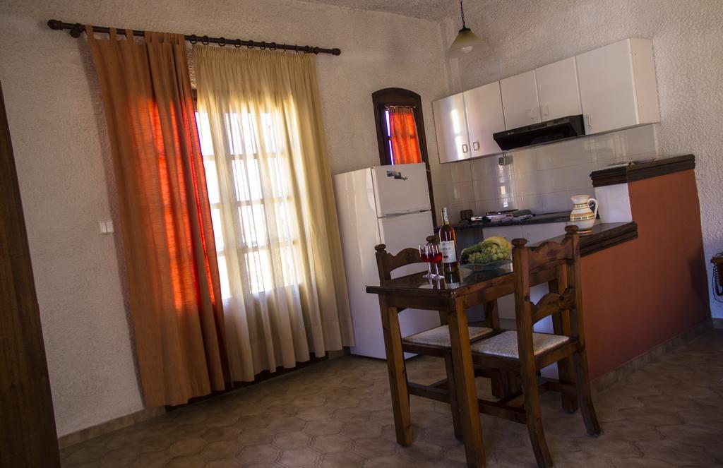 Hesperia Hotel Karlovassi Ruang foto
