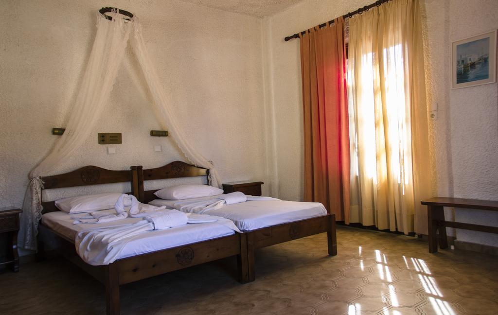 Hesperia Hotel Karlovassi Bagian luar foto