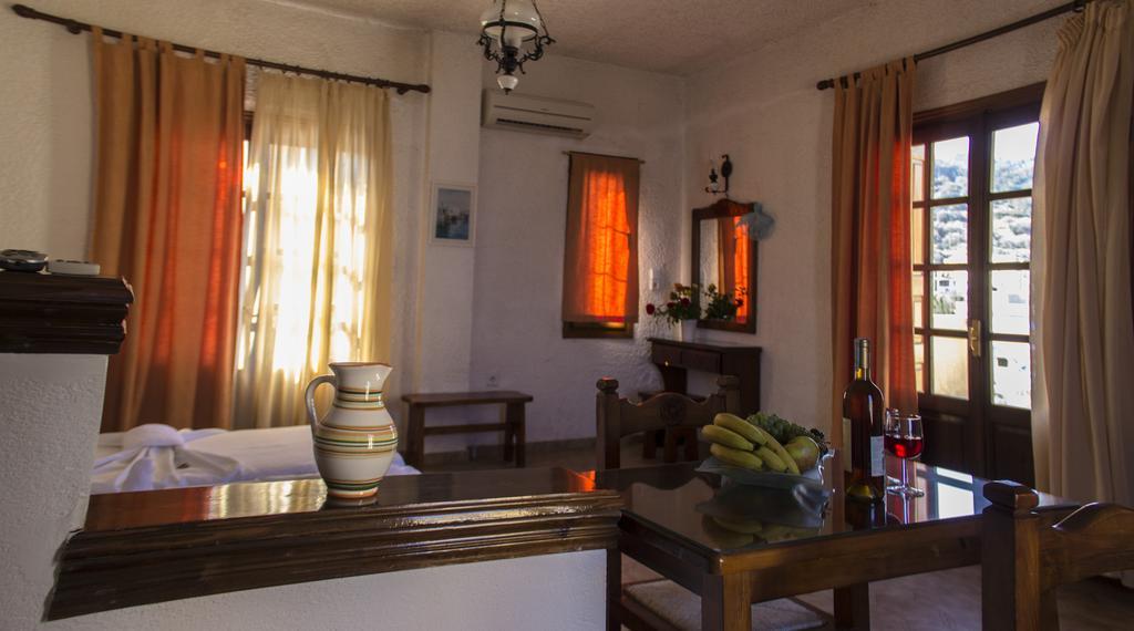 Hesperia Hotel Karlovassi Ruang foto