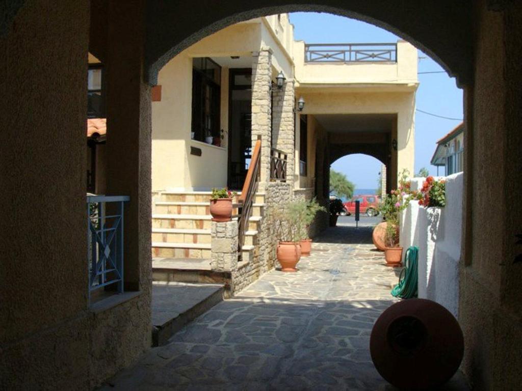 Hesperia Hotel Karlovassi Bagian luar foto